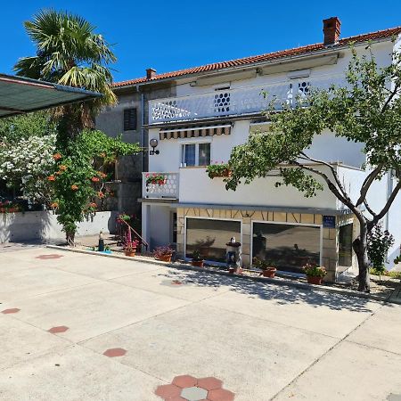 Apartment Cutul Salatic Bagian luar foto